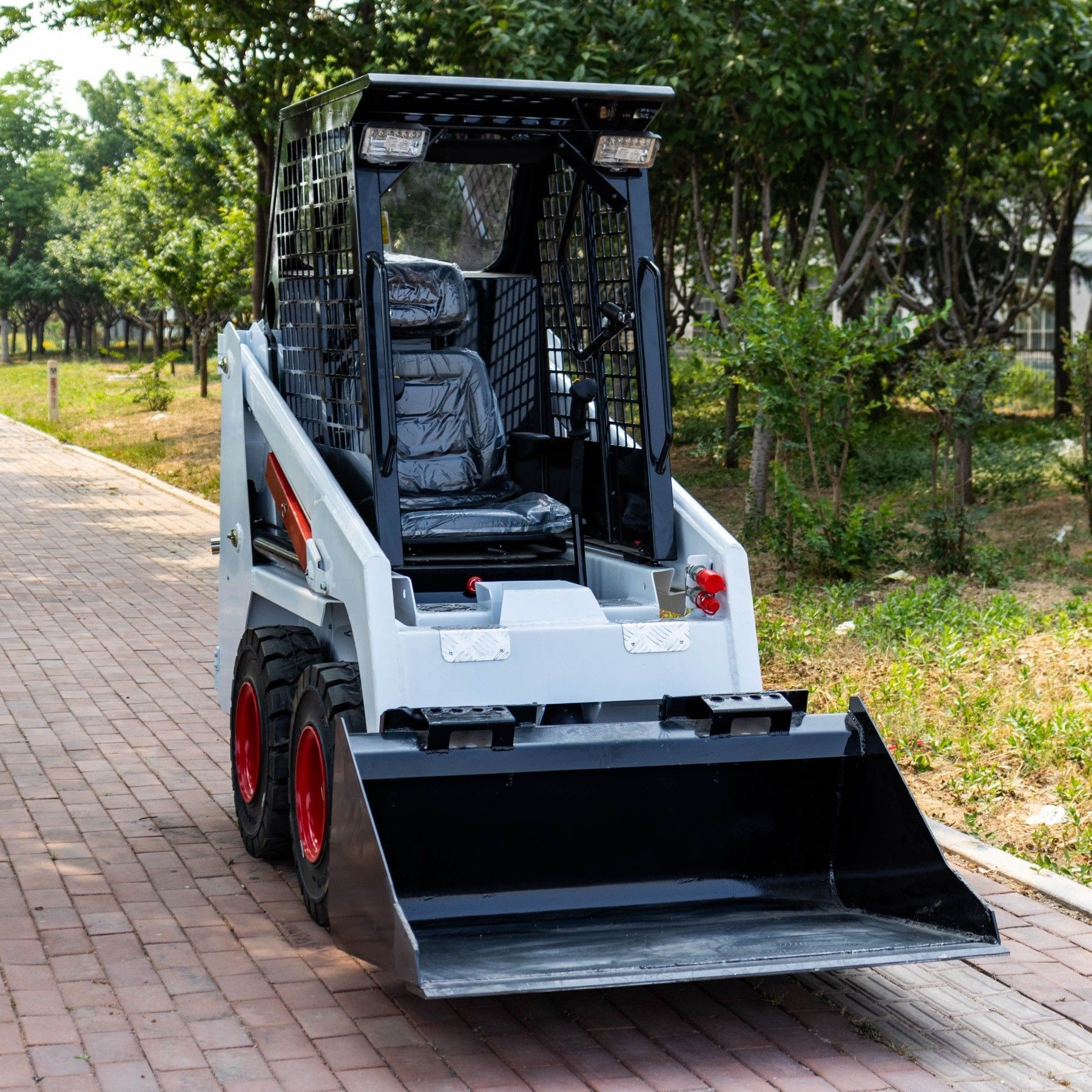 Wheeled Skid Steer Loader with Vertical Lifting Structure, EPA Tier 4 / Euro Stage V Engine